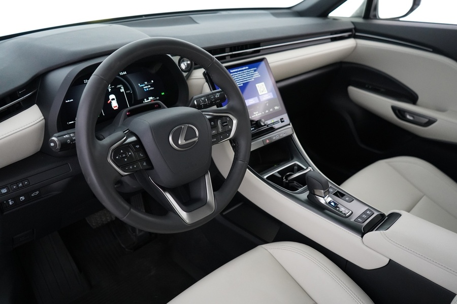 Lexus LBX vaihtoauto