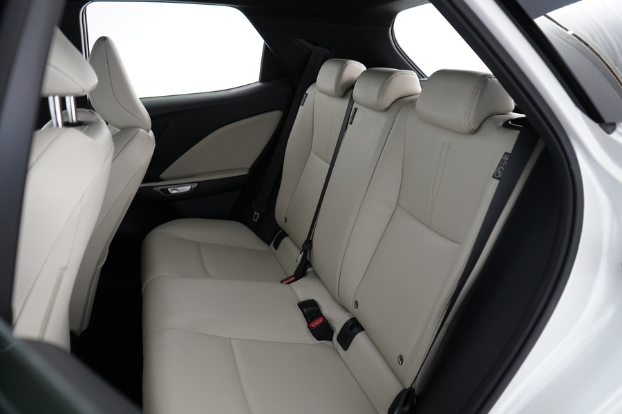 Lexus LBX vaihtoauto