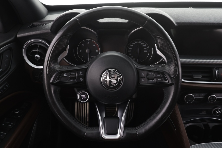 Alfa Romeo Stelvio vaihtoauto