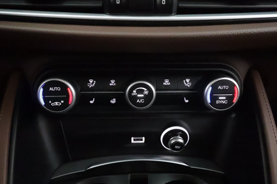 Alfa Romeo Stelvio vaihtoauto