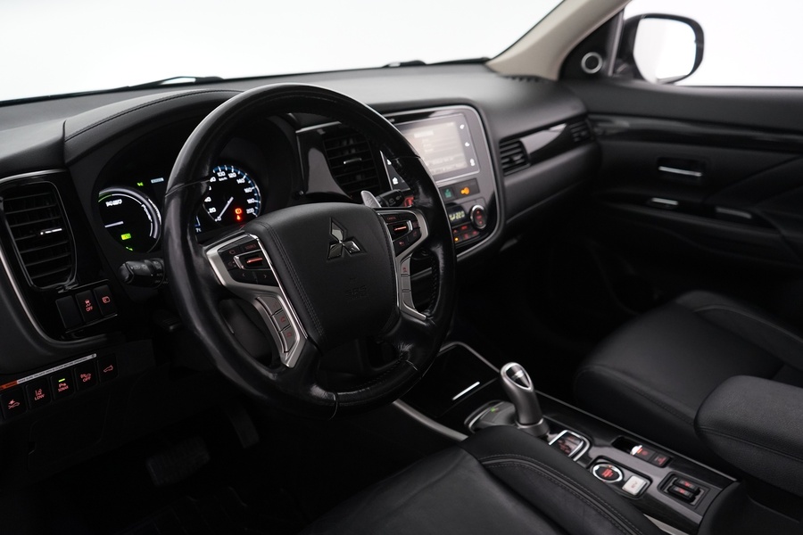 Mitsubishi Outlander PHEV vaihtoauto