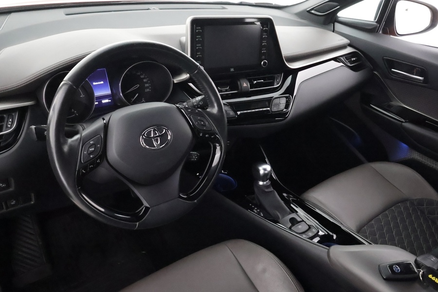 Toyota C-HR vaihtoauto