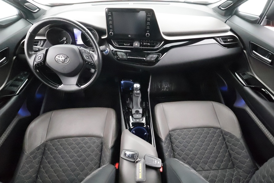 Toyota C-HR vaihtoauto