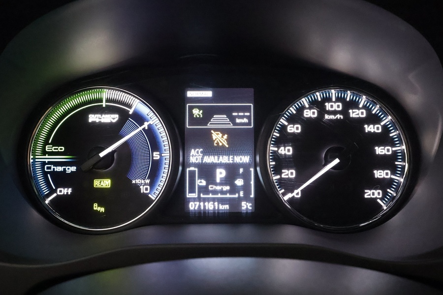 Mitsubishi Outlander PHEV vaihtoauto