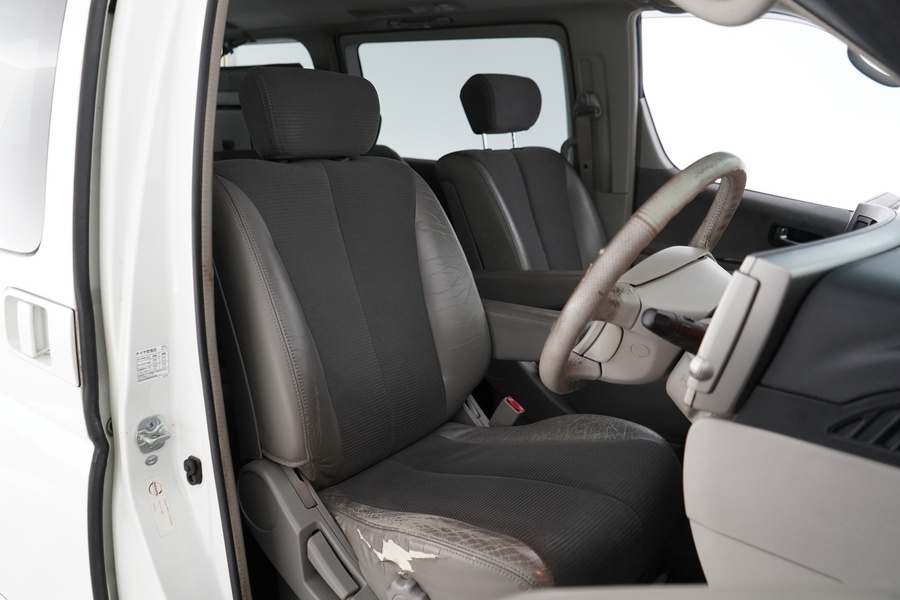 Nissan Elgrand vaihtoauto