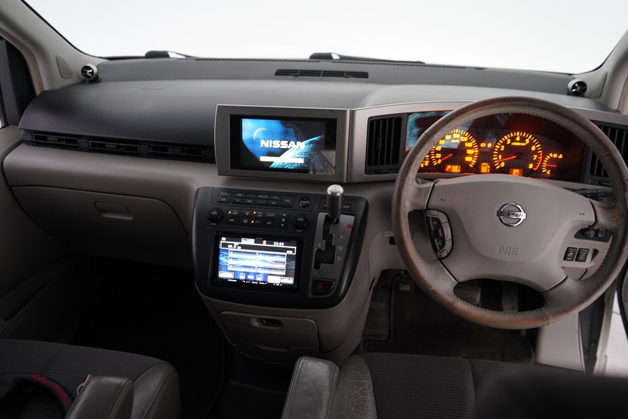 Nissan Elgrand vaihtoauto