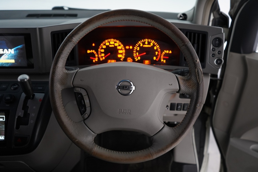 Nissan Elgrand vaihtoauto