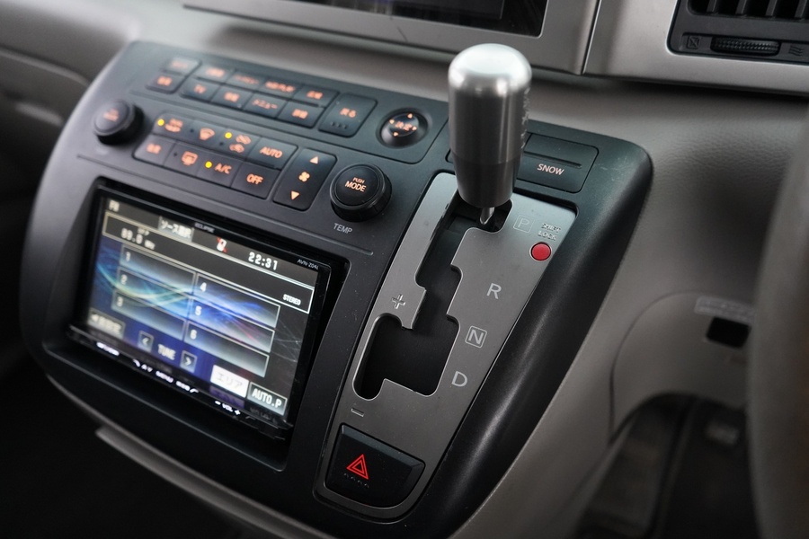 Nissan Elgrand vaihtoauto