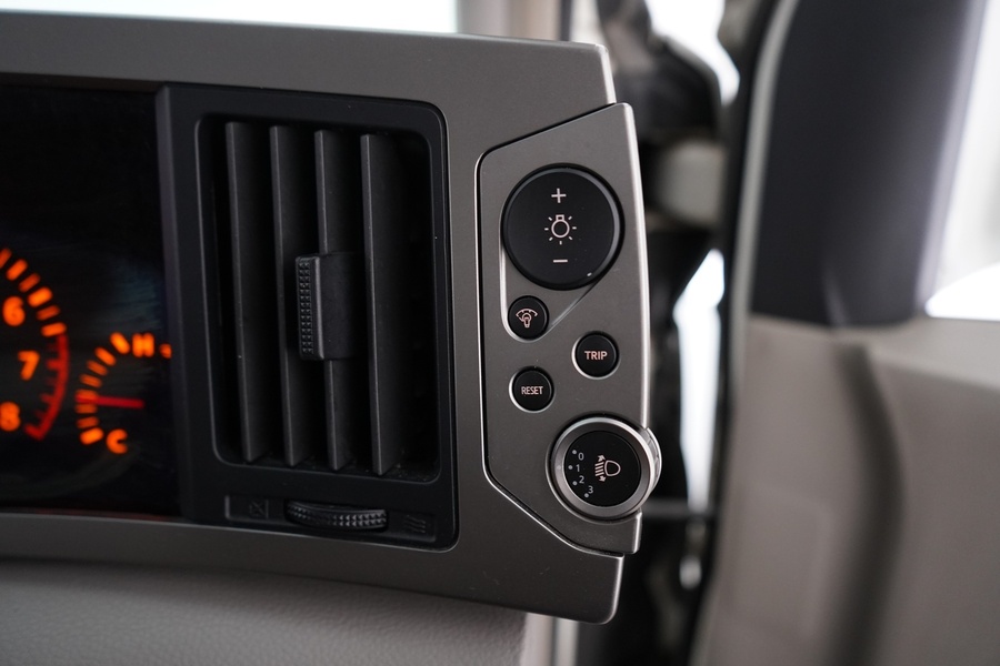 Nissan Elgrand vaihtoauto