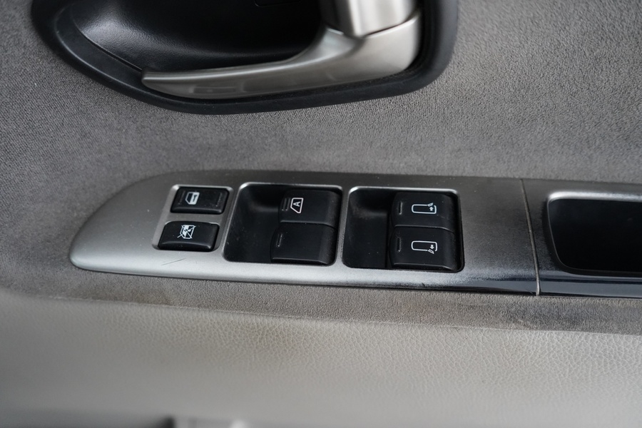 Nissan Elgrand vaihtoauto