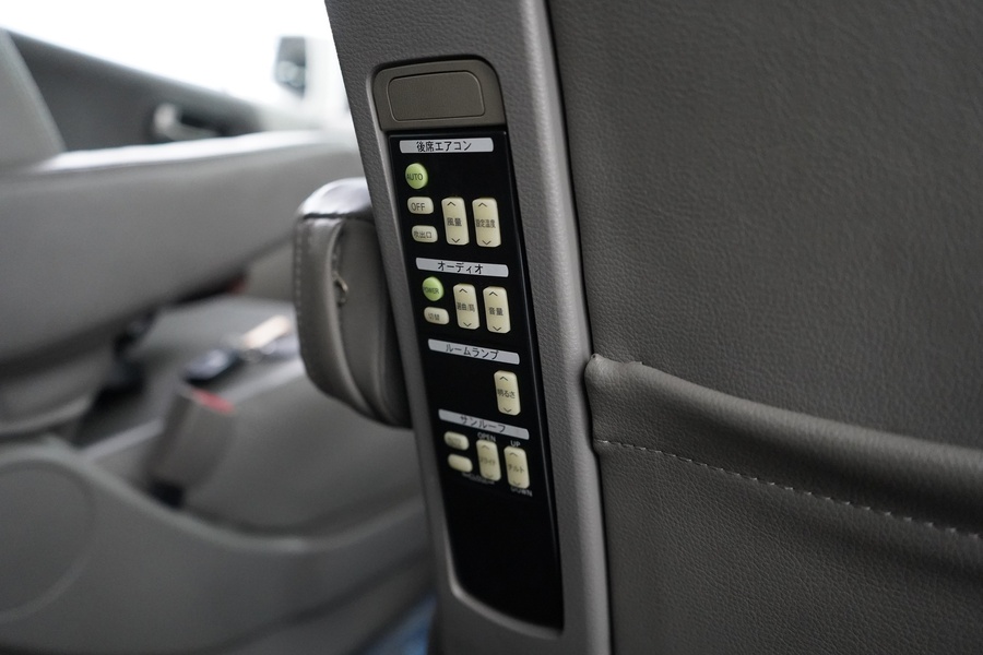 Nissan Elgrand vaihtoauto