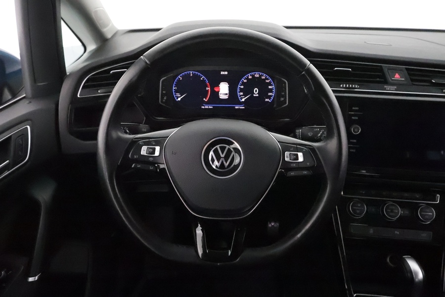 Volkswagen Touran vaihtoauto