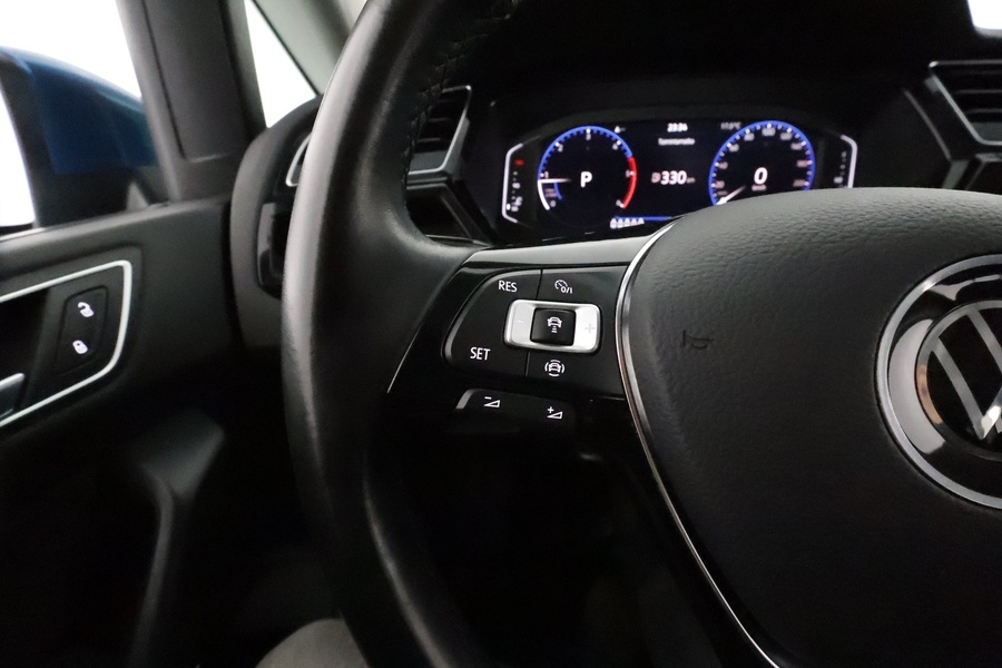 Volkswagen Touran vaihtoauto