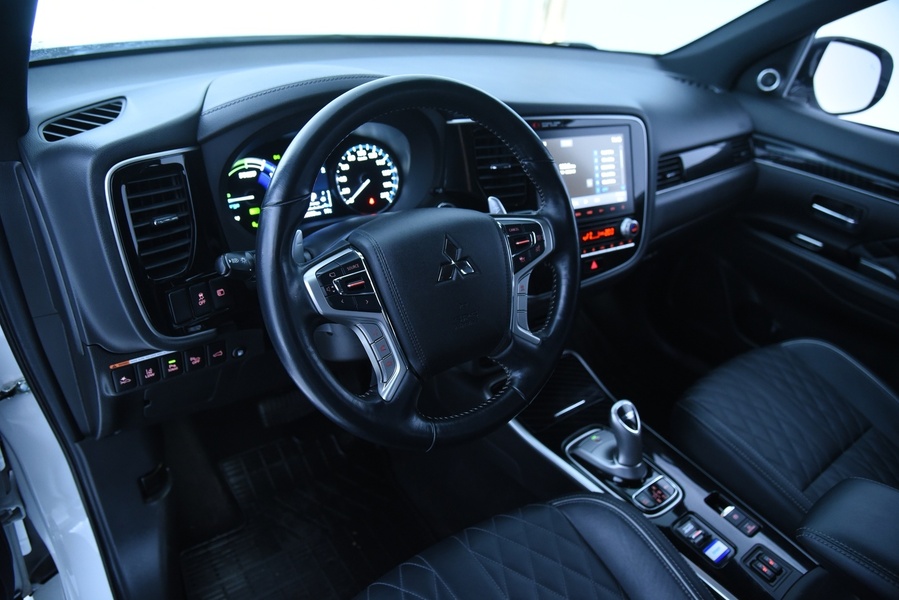 Mitsubishi Outlander PHEV vaihtoauto