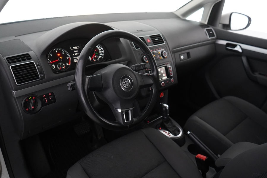 Volkswagen Touran vaihtoauto