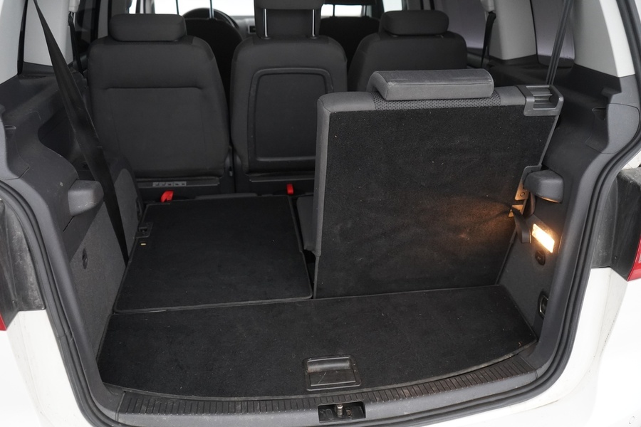 Volkswagen Touran vaihtoauto