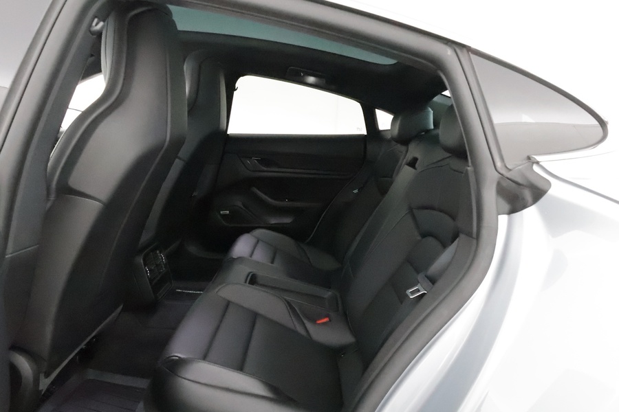 Porsche Taycan vaihtoauto