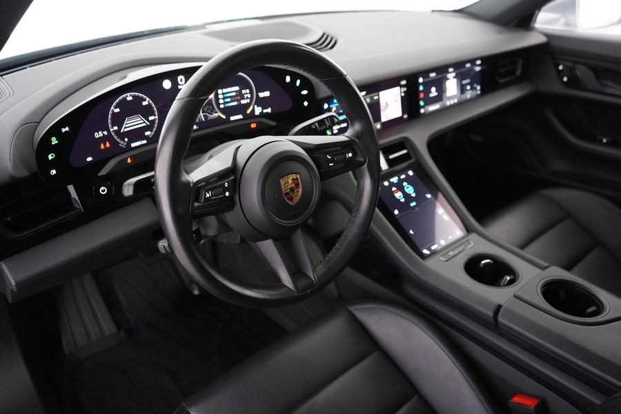 Porsche Taycan vaihtoauto