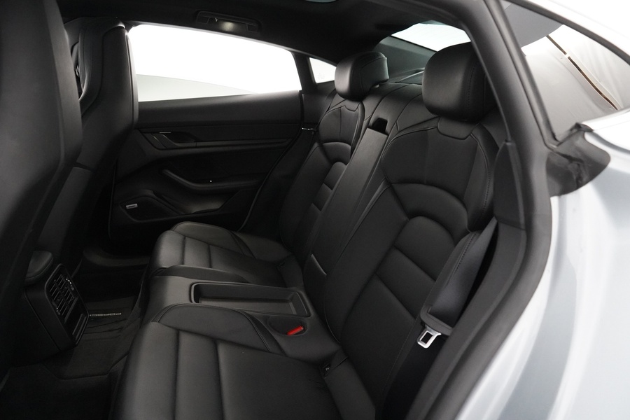 Porsche Taycan vaihtoauto