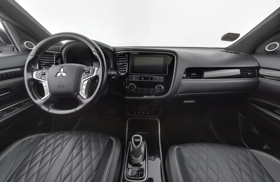 Mitsubishi Outlander PHEV vaihtoauto