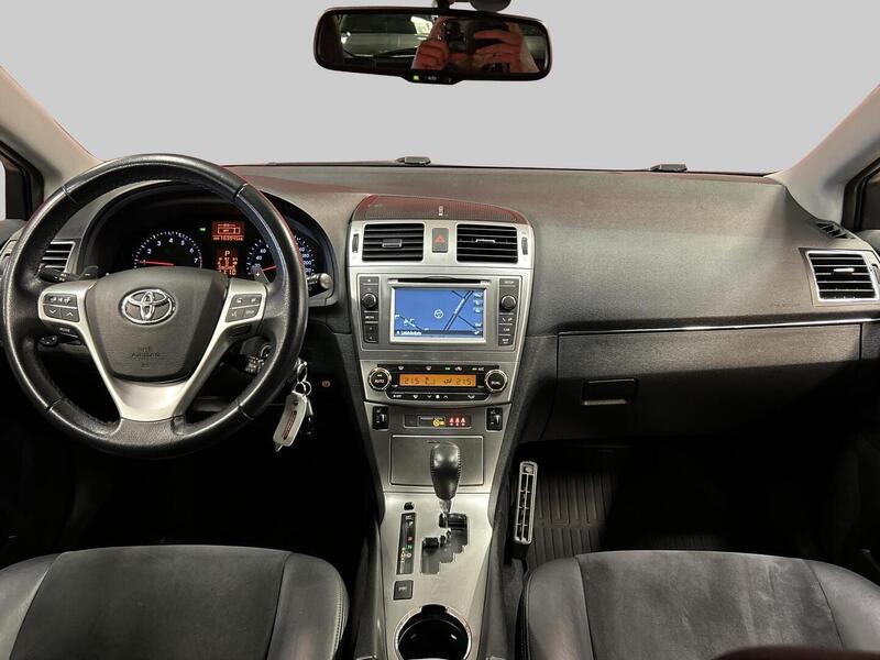 Toyota Avensis vaihtoauto