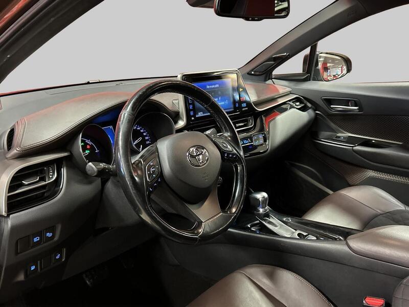 Toyota C-HR vaihtoauto