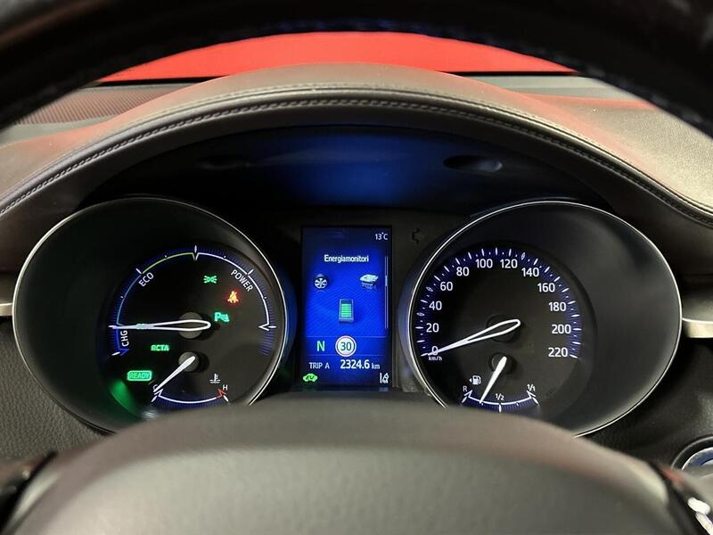 Toyota C-HR vaihtoauto