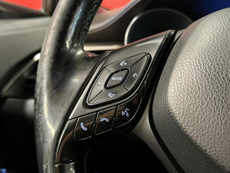 Toyota C-HR vaihtoauto