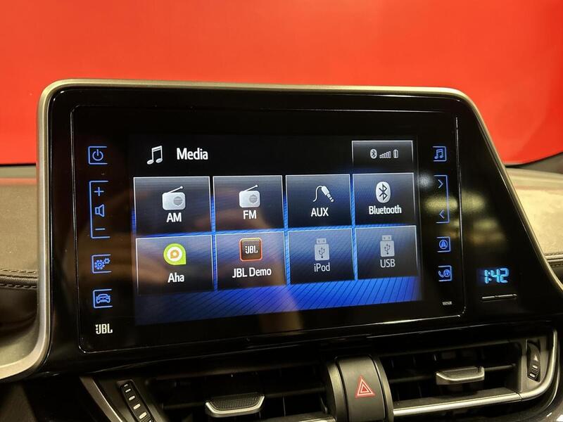 Toyota C-HR vaihtoauto