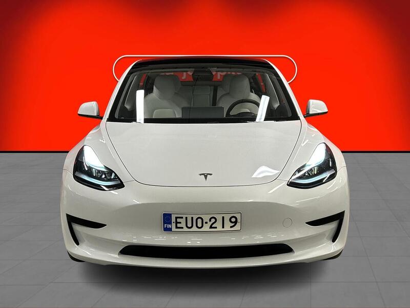 Tesla Model 3 vaihtoauto