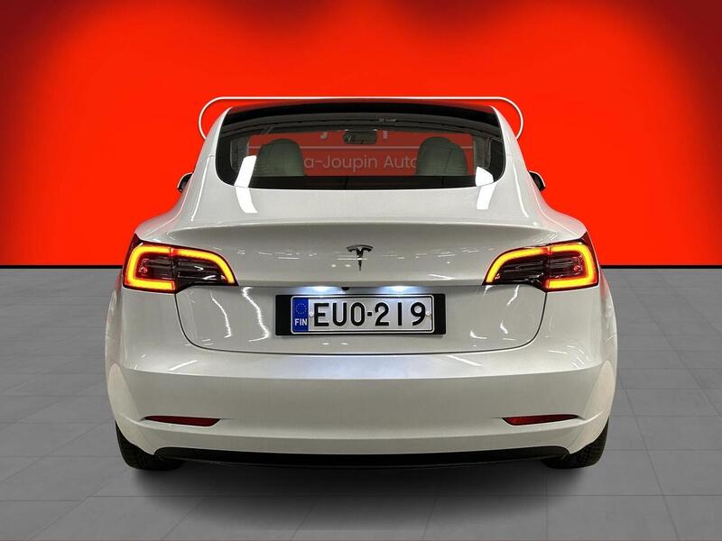 Tesla Model 3 vaihtoauto