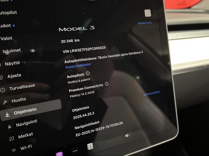 Tesla Model 3 vaihtoauto