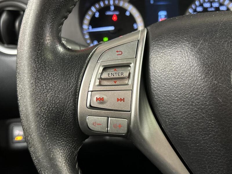 Nissan Navara vaihtoauto