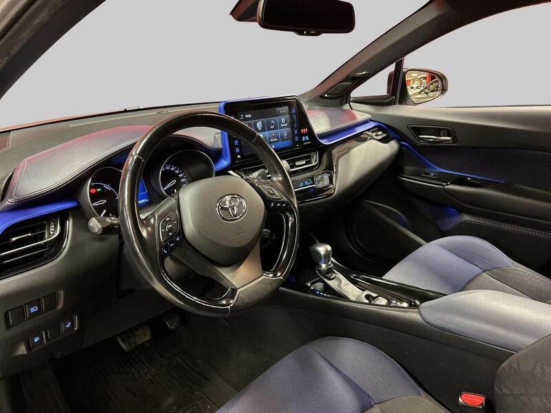 Toyota C-HR vaihtoauto