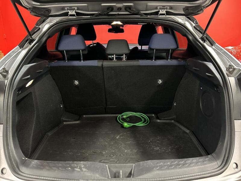 Toyota C-HR vaihtoauto