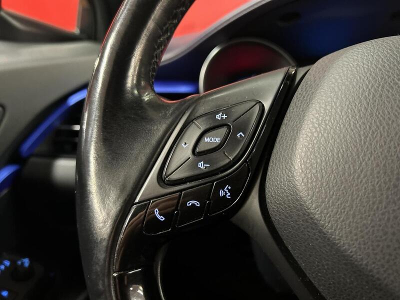 Toyota C-HR vaihtoauto