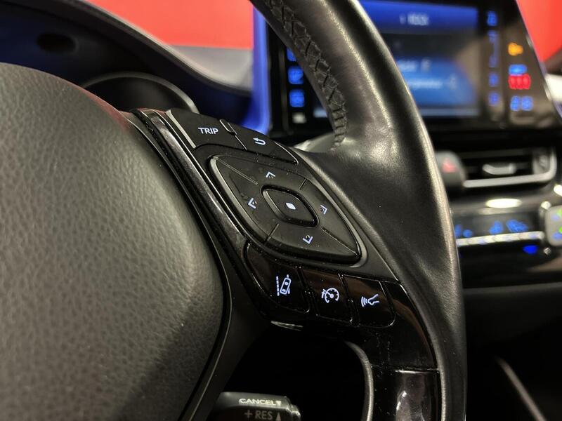 Toyota C-HR vaihtoauto