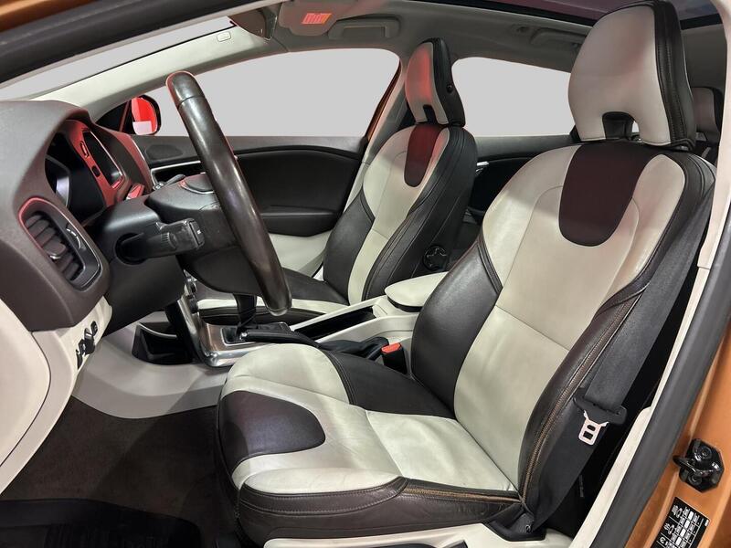 Volvo V40 Cross Country vaihtoauto