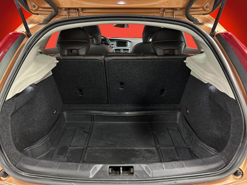 Volvo V40 Cross Country vaihtoauto