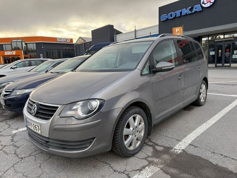Volkswagen Touran vaihtoauto