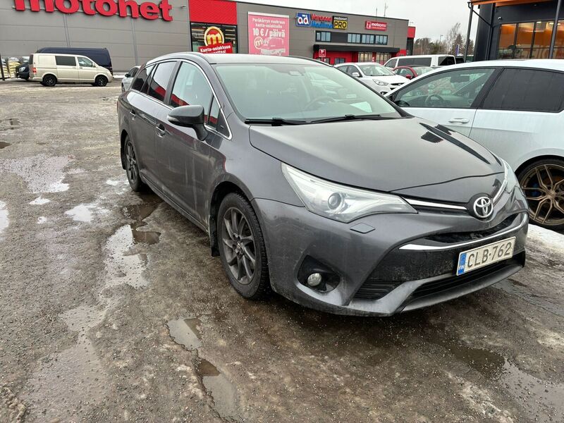 Toyota Avensis vaihtoauto