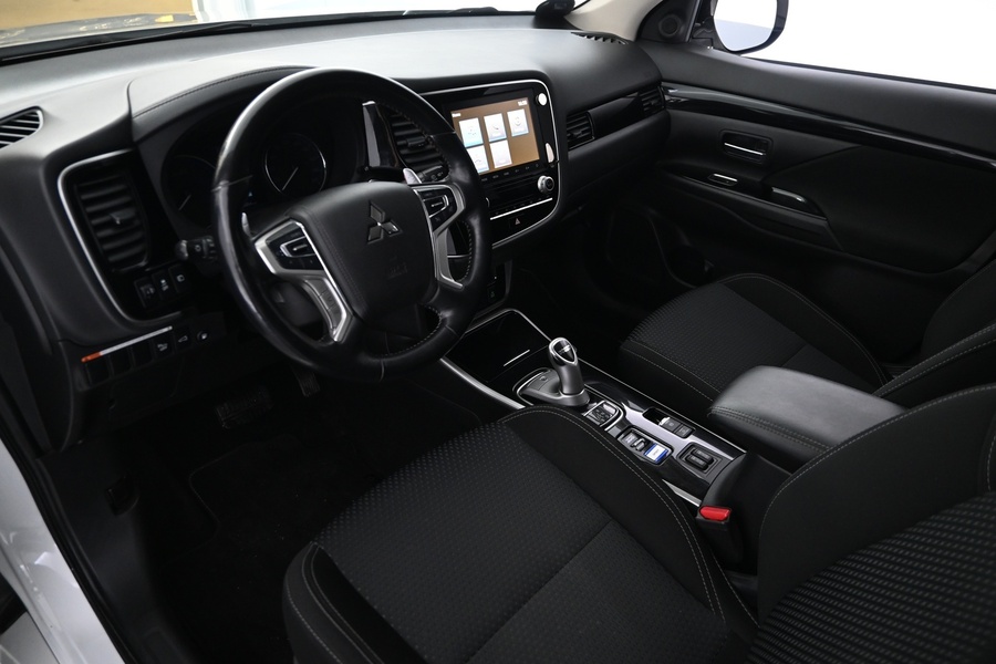 Mitsubishi Outlander PHEV vaihtoauto