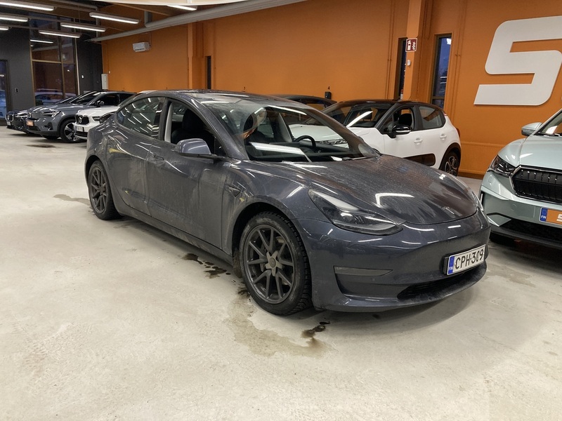 Tesla Model 3 vaihtoauto