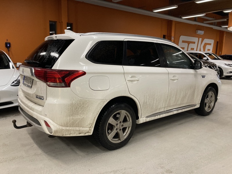 Mitsubishi Outlander PHEV vaihtoauto