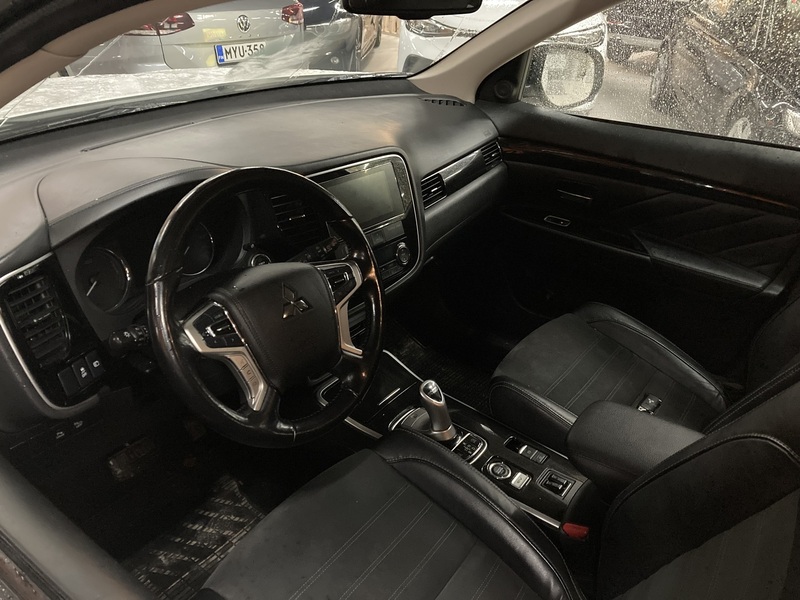 Mitsubishi Outlander PHEV vaihtoauto