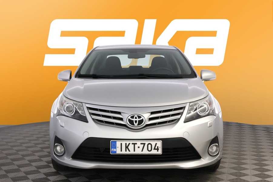 Toyota Avensis vaihtoauto