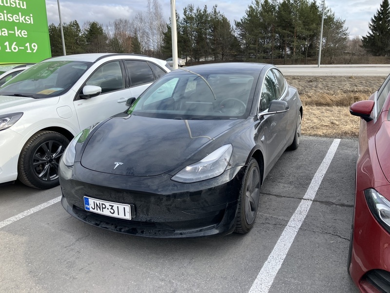 Tesla Model 3 vaihtoauto