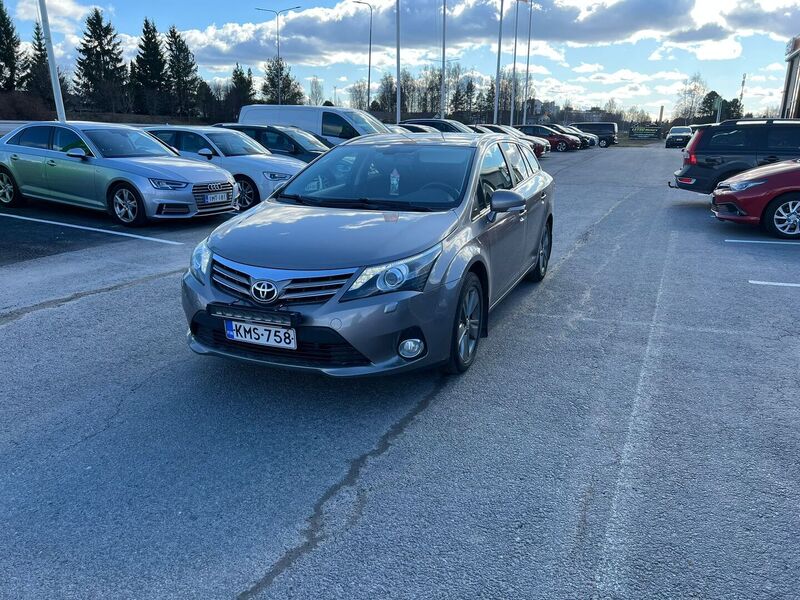 Toyota Avensis vaihtoauto