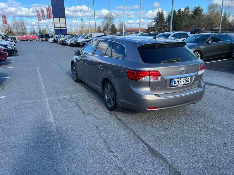 Toyota Avensis vaihtoauto