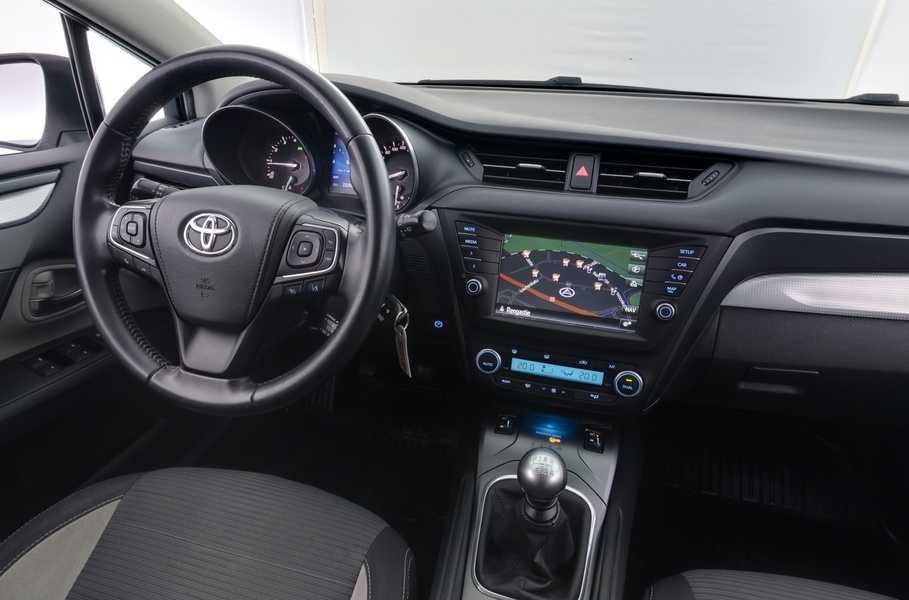 Toyota Avensis vaihtoauto